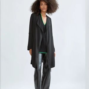 Aritzia Babaton flowy trench black size L